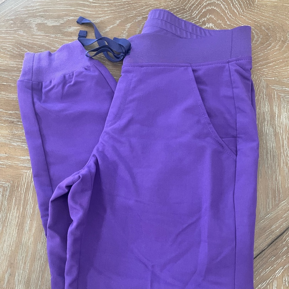 Figs Zamora Jogger. Small Petite. Digital Grape